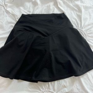 Offline aerie cross over skirt in black XS🖤